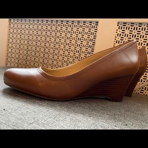 Naturalizer tan leather wedge pumps - 8.5 wide